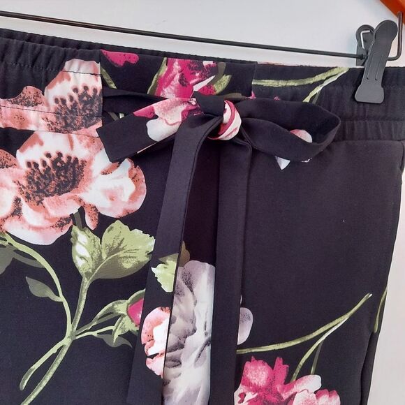 ONE by Chapter Floral Cropped Pants Size XSmall - Picture 2 of 5
